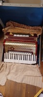 Antique weltmeister accordion, in nice, working condition, with bag.