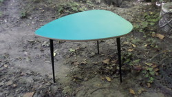 60 x 50 cm, 45 cm high, turquoise smoking table with a retro feel, in mint condition.