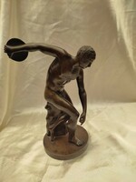 Discus throwing bronze statue.