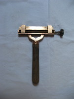 Letter holder, clamping bookbinder for manual gilding, font cutter