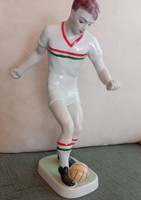 HOLLOHÁZI porcelán, jelzett focista- nipp ,50-es évekből