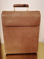 Lockable leather briefcase