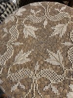 Lace tablecloth circular antique, machine lace, it is hand-embroidered with shiny thread