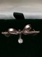 Antique gold-plated marked silver bow brooch with a stone disc