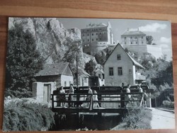 Régi képeslap, Veszprém , A volt tímárműhely a várral, 1960-70-es évek