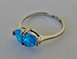 Szép ezüst gyűrű kékes opál kővel