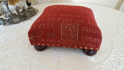 Footstool with ball feet