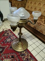 Oroszlánlábas asztali lámpa