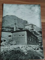 Régi képeslap,Magas Tátra, sziklás kunyhó  a Sklanata völgyében, 1964