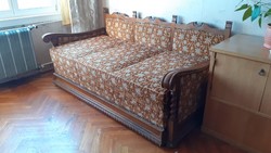 Colonial pull-out sofa