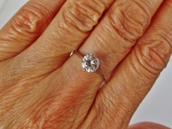 Szépséges nagy  fehér köves ezüstgyűrű