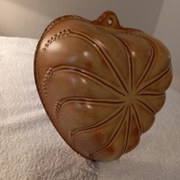 Wheat-patterned, heart-shaped, ceramic kuglóf form, baking form. Wall decoration.