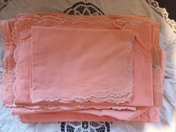 Szépet olcsón! Eladó régi rózsaszín himzett ágynemű garnitúra 2 szett, 8 rész!