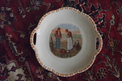 Decorative bowl with Victoria handle.