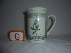 Fedeles, szűrős porcelán teás csésze gyógyfüves dekorral