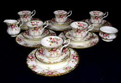 MESESZÉP ROYAL ALBERT PORCELÁN TEÁSCSÉSZE KÉSZLET SÜTEMÉNYES TÁNYÉROKKAL + KIEGÉSZÍTŐKKEL !