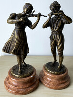About one forint - a pair of bronze statues