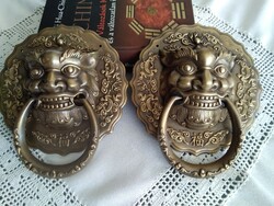 Chinese fo dog copper door knocker is the protector of the house, the Chinese inscription on the bottom means a blessing!