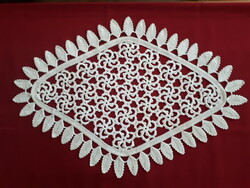Rhombus-shaped, leaf-patterned art nouveau Irish lace
