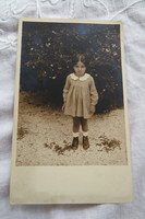 Antik fotólap, kislány a szabadban 1931