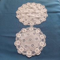 2 small tablecloths decorated with snow-white Madeira lace