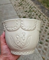 Ceramic bowl with pearl flowers