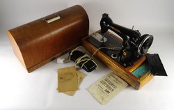 1O321 Old Portable Electric Sewing Machine