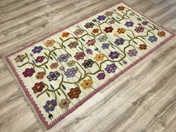 Kilim (kelim) hand-woven wool rug, 104 x 210 cm