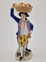 Antik angol Chelsea porcelán figura 18. század fiú gyümölcs kosárral 17cm