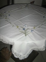 Beautiful madeira lacy edged tablecloth centerpiece