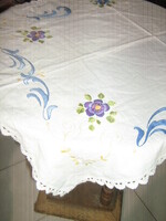 Beautiful hand-embroidered floral crochet edge needlework tablecloth