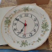 Hollóházi Erika mintás porcelán falióra.