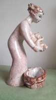 Szilágyi Mária  /1916-1979/ keramikus "Fürdetés" c. gyönyörű kerámiája jelzett
