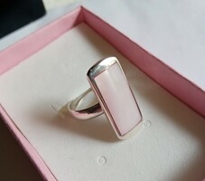 Silver ring with pink mother-of-pearl