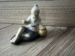 Chinese ceramic or porcelain figurine