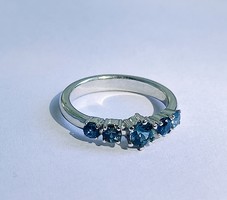 White gold sapphire stone ring