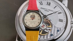 (K) Swiss quartz watch