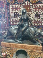 Large iron victor 1920 nude bronze statue. Very nicely done. 55 cm high. Weight: 40-60kg