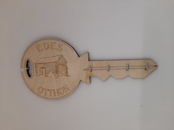 Wall key holder engraved with your own family name