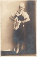 Régi fotólap,képeslap, ismeretlen hölgy  felszolgálónőnek öltözve
