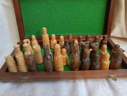 Nagyméretű sakk játék kézzel faragott bábukkal
