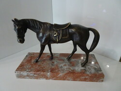 Nagyon szép hibátlan bronz ló szobor.