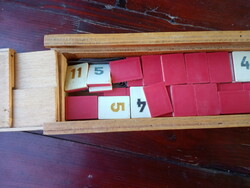 Régi számozott dominó fa dobozában !