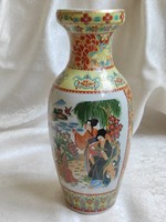 Gazdagon díszített jelenetes kínai porcelán váza