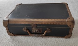 Antik kisméretű bőrönd "Rába" felirattal, címerrel, fém füllel, egy csattal