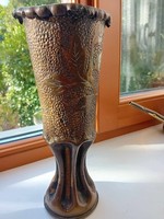 Nagyon nagy ritkaság! I. vh-ból származó aknahüvelyből készített váza. Kézzel formált, míves darab!