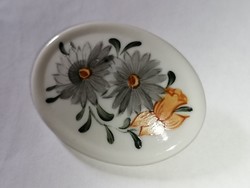 Retró, virággos, kézzel festett porcelán  bross   1.