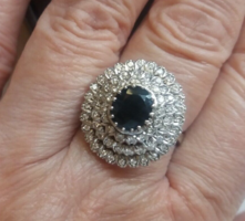 Rozetta fazonú gyémánt gyűrű Zafírral 1.82 ct .Igazolással