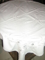 Beautiful elegant white lace inlay flower embroidered tablecloth with lace edge