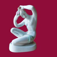Aquincum porcelán figura, térdelő női akt szobor